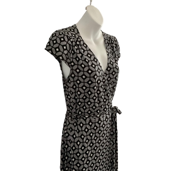 Old Navy | Cap Sleeve Wrap Dress - Picture 9 of 12